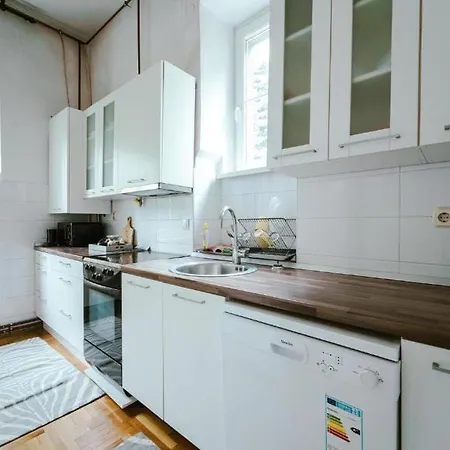 The Place In The Center- Free Parking